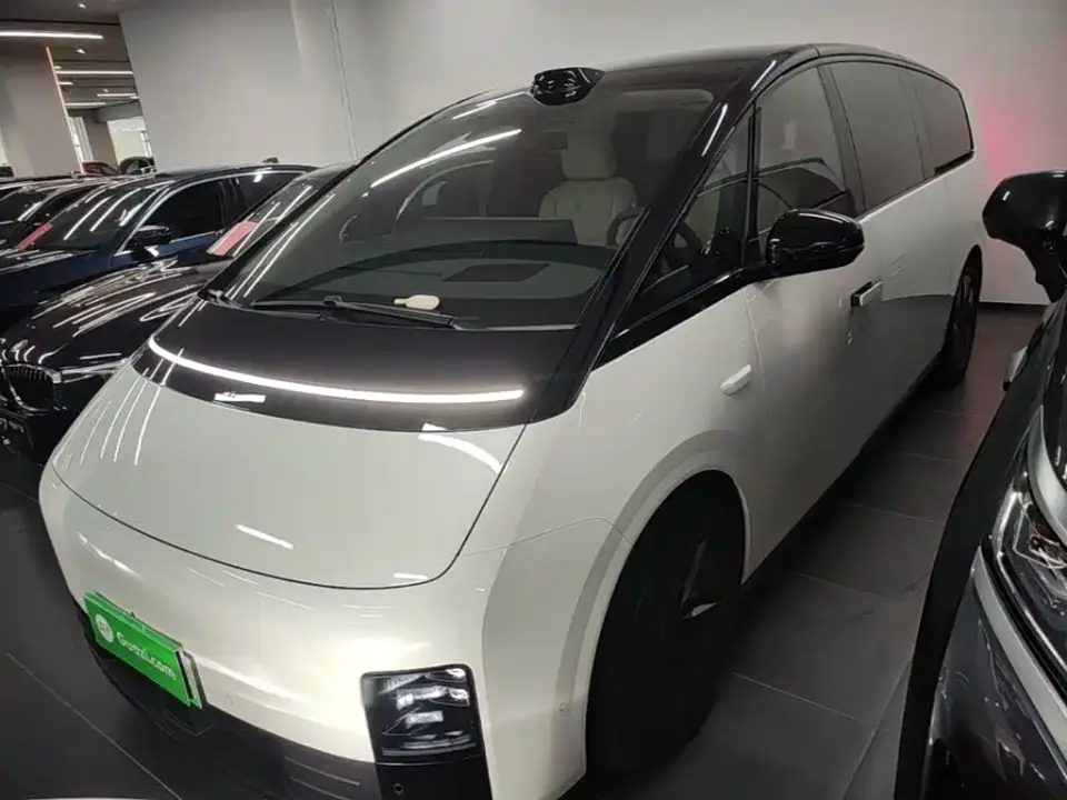 Li Auto MEGA Ultra 2024