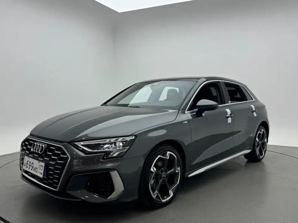 Audi A3 Model Sportback 35 TFSI Luxury Sport 2024