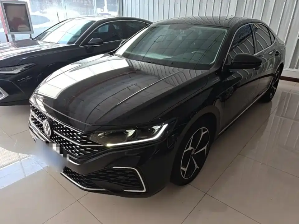 Volkswagen Passat Outstanding 330TSI Starlight Elite Edition 2025