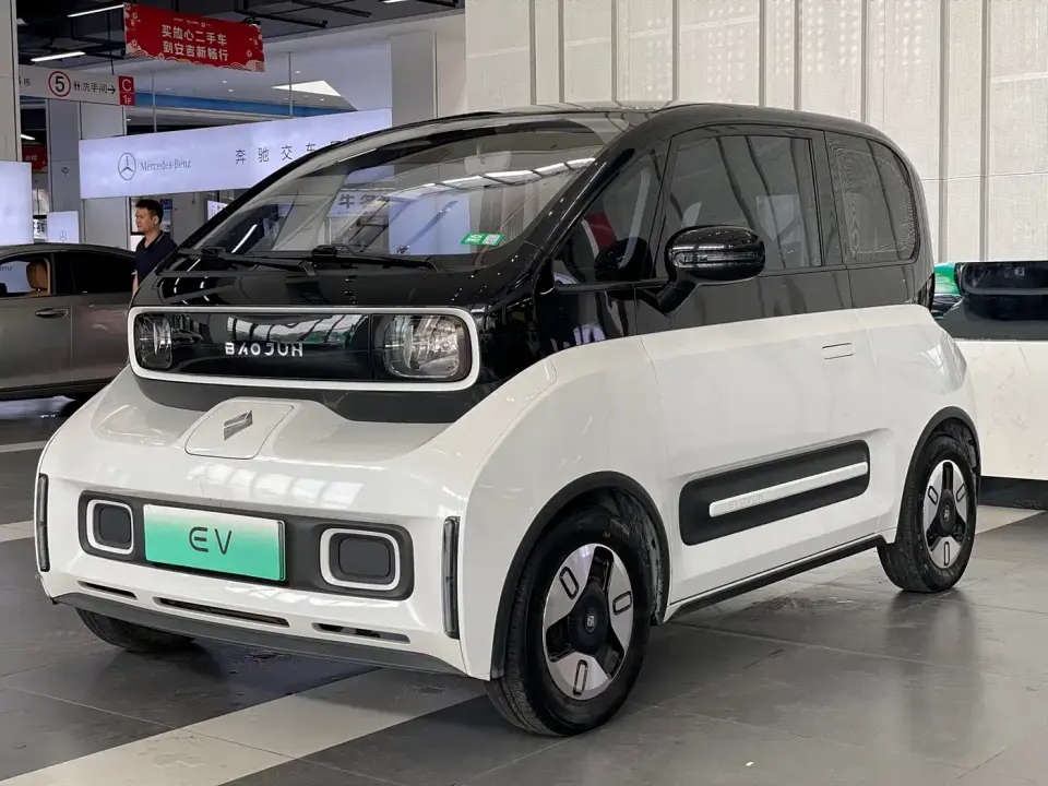 Baojun E300 Plus Stellar Smart Travel Edition 2021
