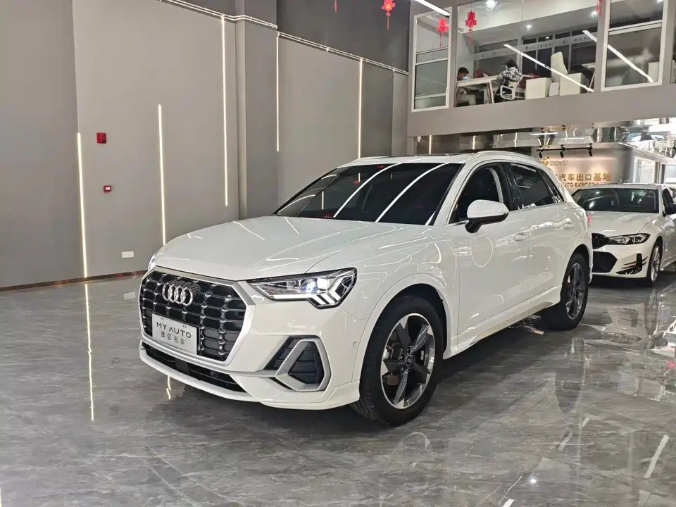 Audi Q3 35 TFSI Fashion Dynamic (1.4T) 2022