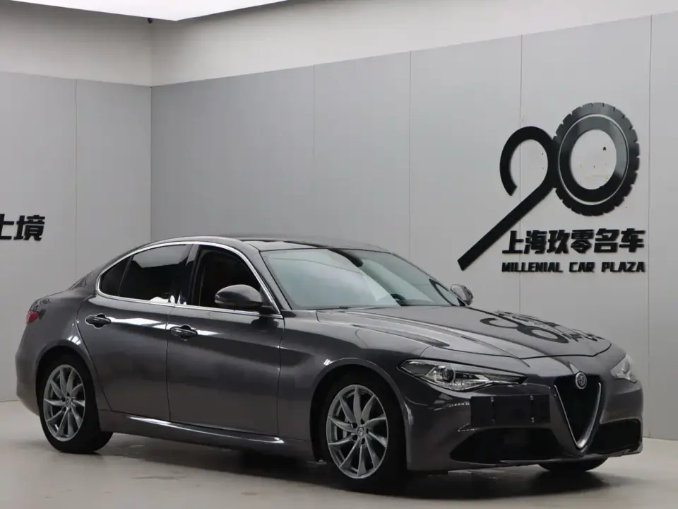 Alfa Romeo Giulia 2.0T 280HP Luxury Edition 2019