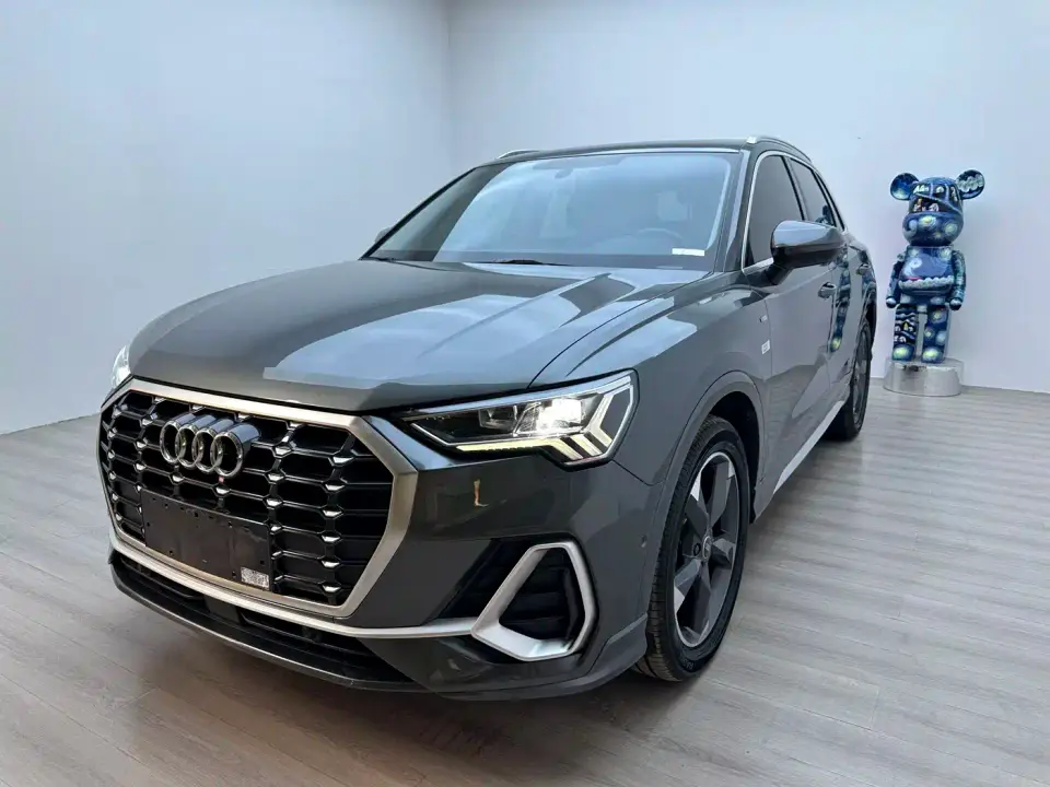 Audi Q3 35 TFSI Fashion Dynamic (1.4T) 2023