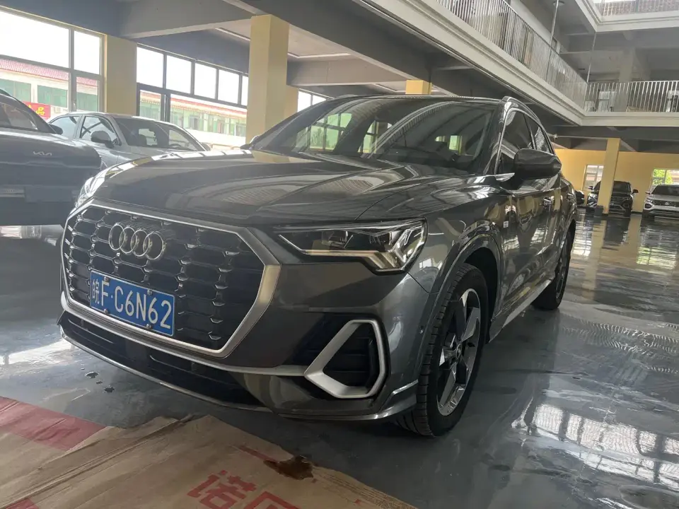 Audi Q3 35 TFSI Fashion Dynamic (1.4T) 2023