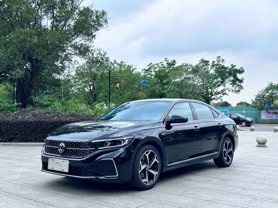 Volkswagen Passat 330TSI Starlight Luxury Edition 2023