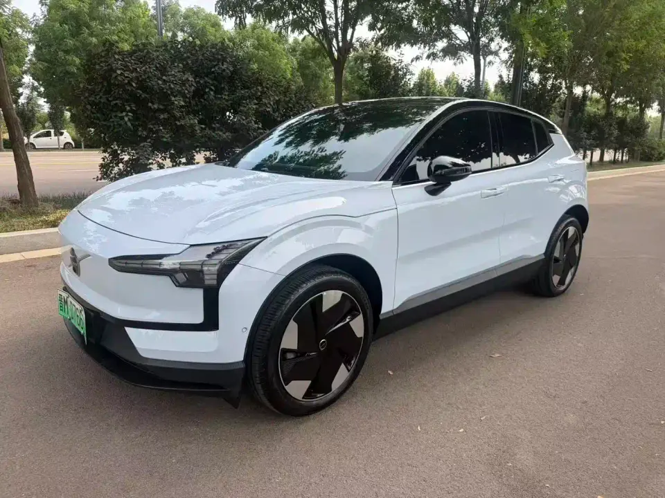 Volvo EX30 RWD Long Range Ultra 2024