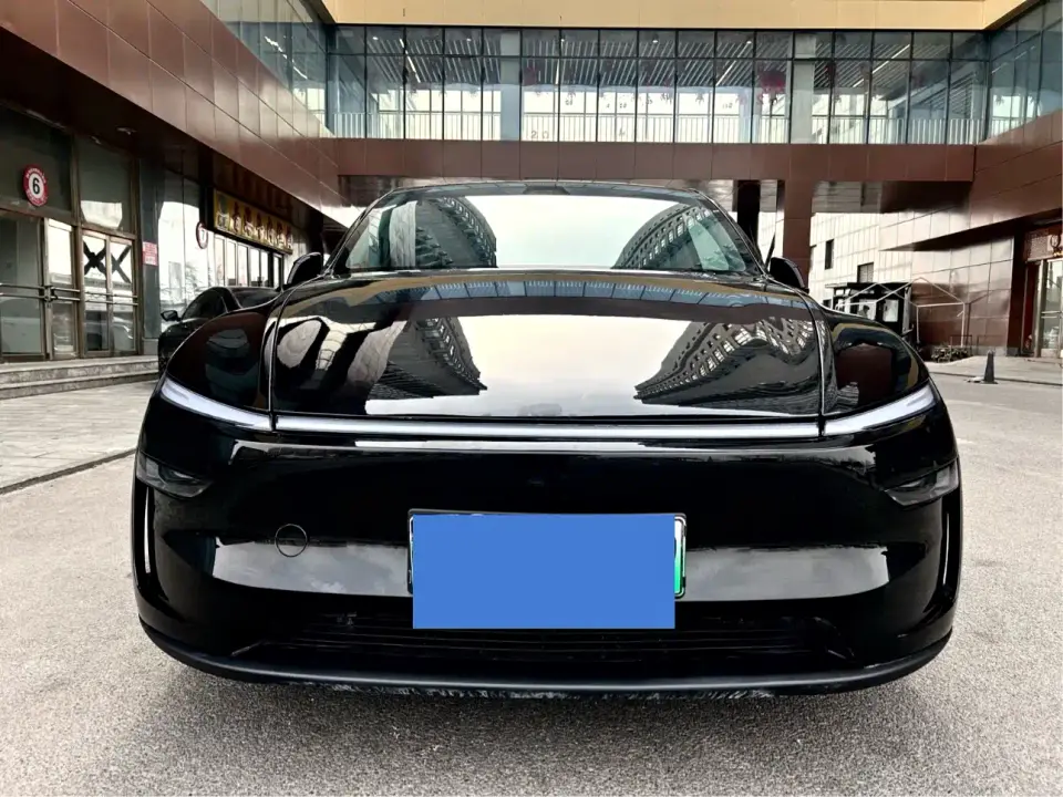 Tesla Model Y Rear-Wheel Drive 2026