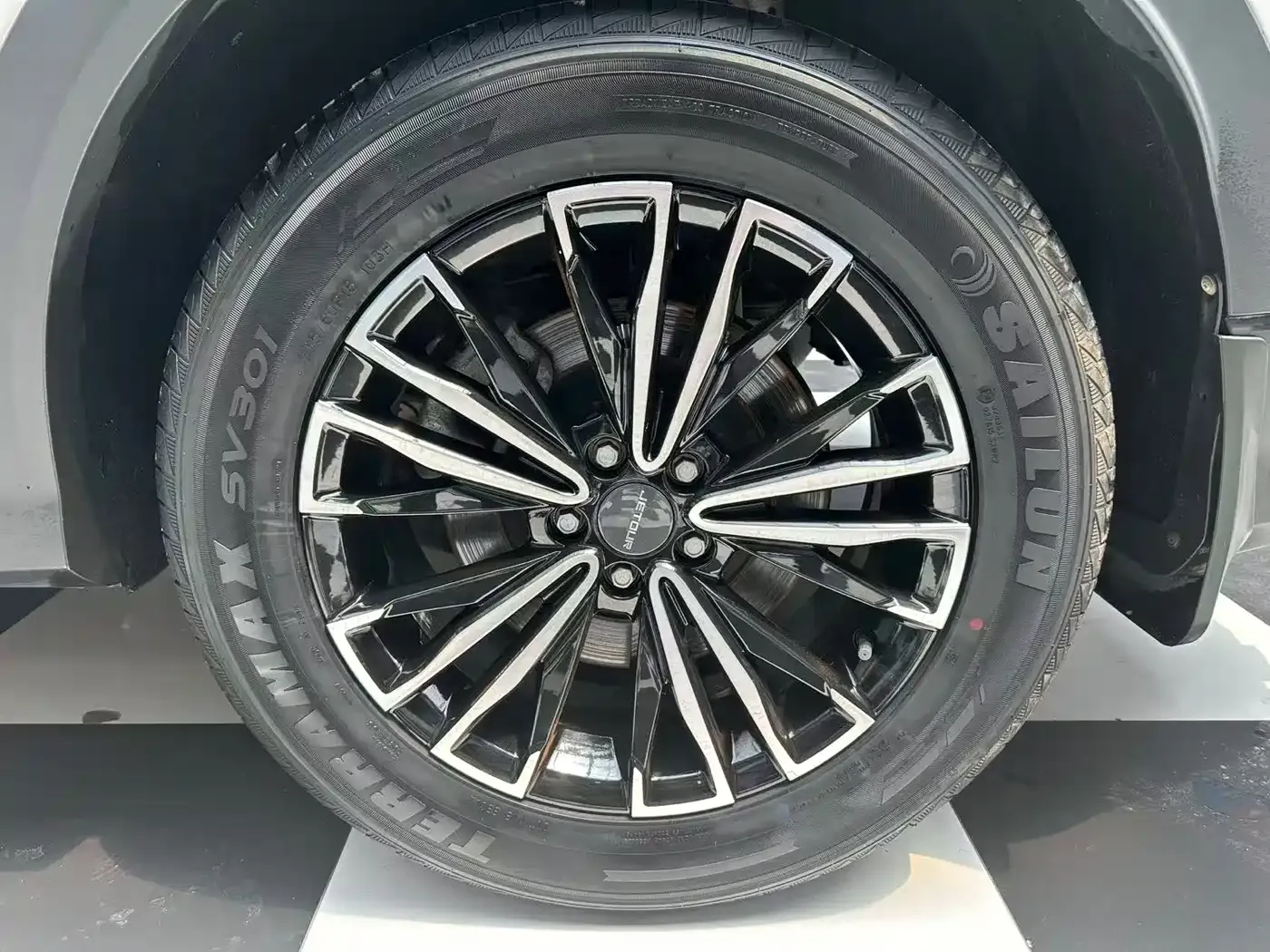 Jetour X70 PLUS 1.5T CVT Exclusive 5-seater 2023 — фото 5