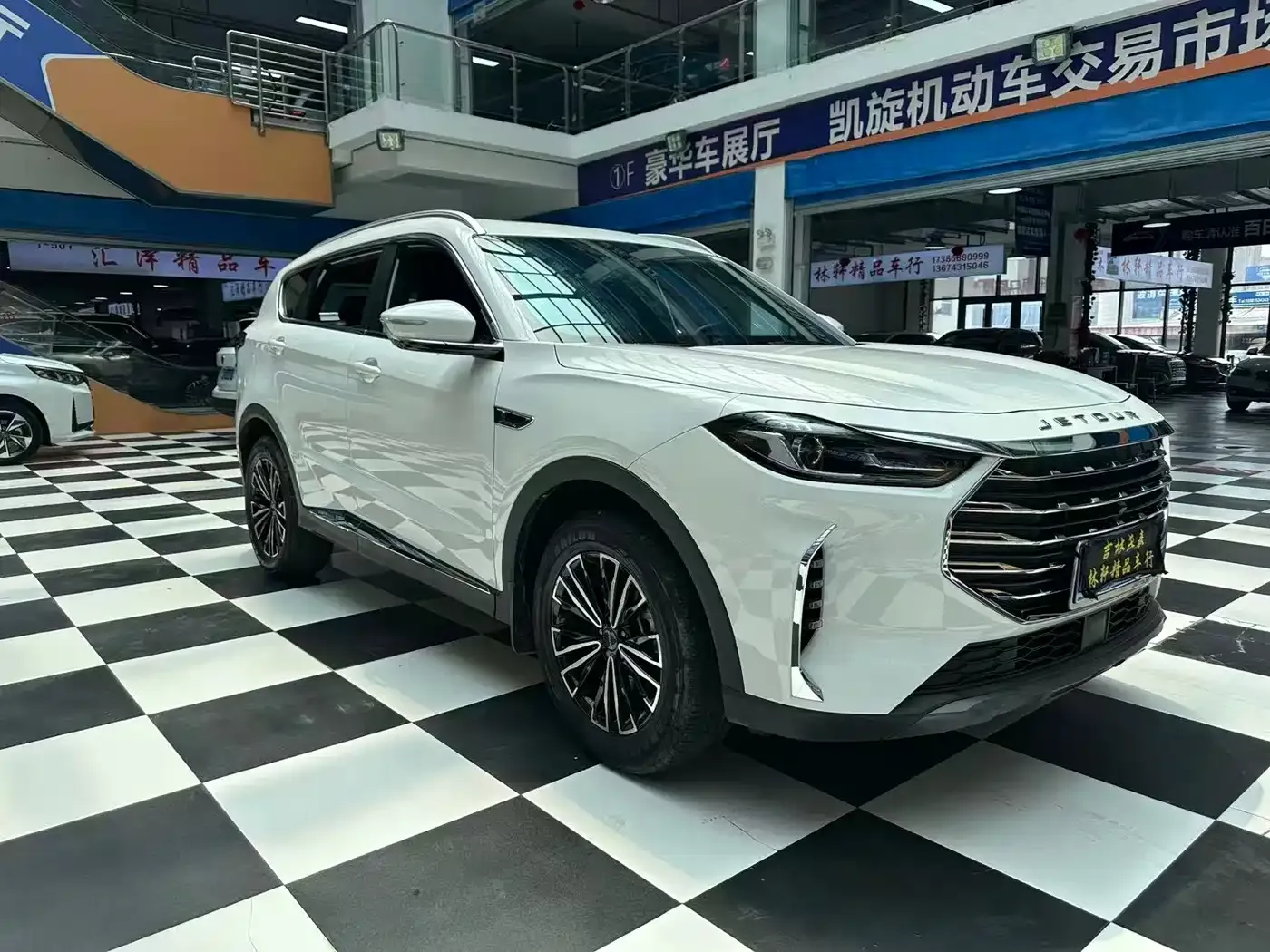 Jetour X70 PLUS 1.5T CVT Exclusive 5-seater 2023 — фото 3