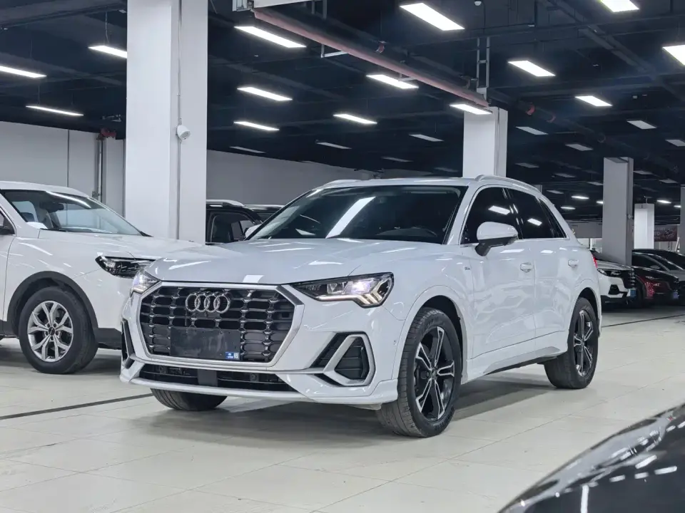 Audi Q3 35 TFSI Fashion Dynamic (1.4T) 2023