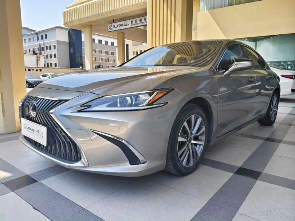 Lexus ES 300h Excellence Edition China V 2019