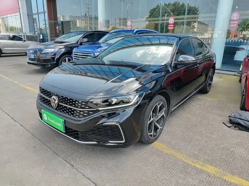 Volkswagen Passat Facelift 330TSI Starlight Elite Edition 2023