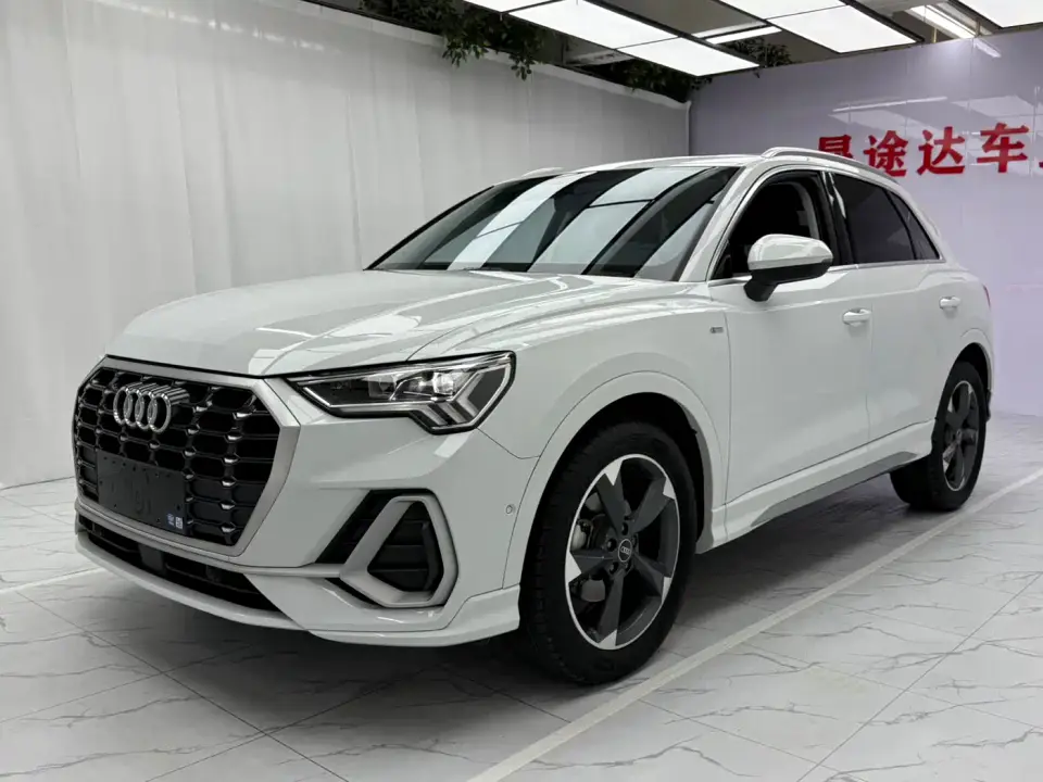 Audi Q3 35 TFSI Fashion Dynamic (1.4T) 2022