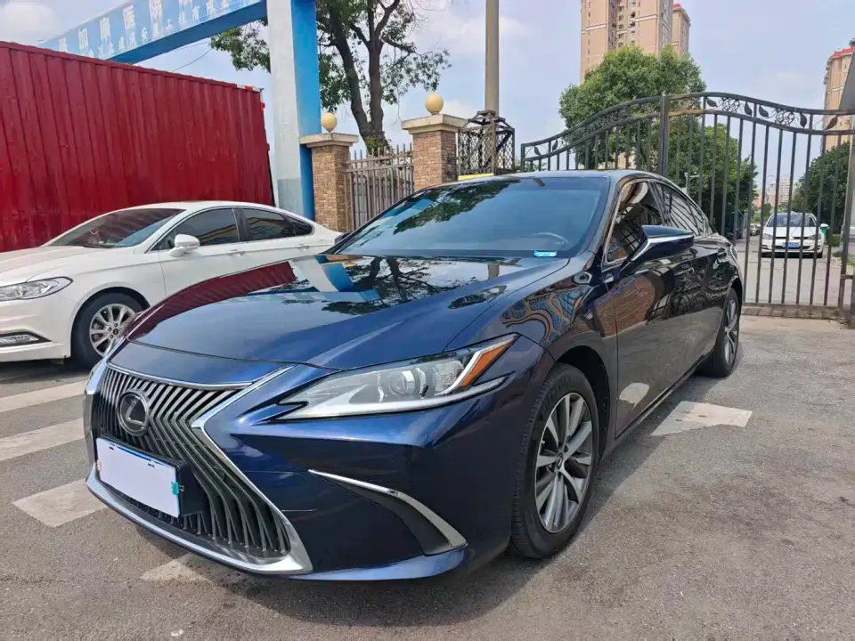 Lexus ES 200 Excellence Edition 2021