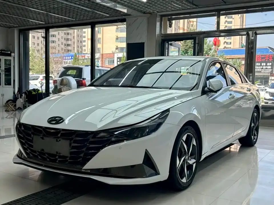 Hyundai Elantra 1.5L CVT LUX Premium Edition 2022