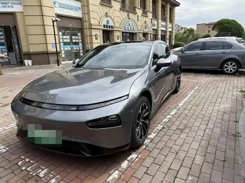 XPeng P7 Model 670E 2021