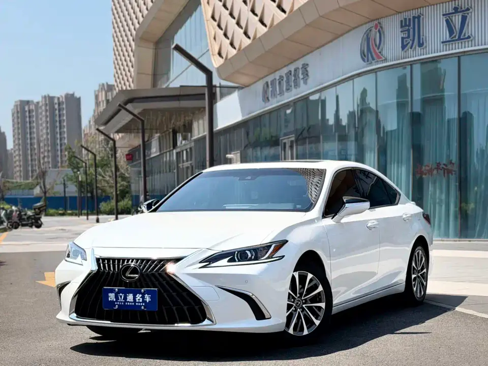 Lexus ES 300h Excellence Edition 2024