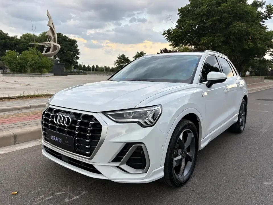 Audi Q3 35 TFSI Fashion Dynamic (1.4T) 2023