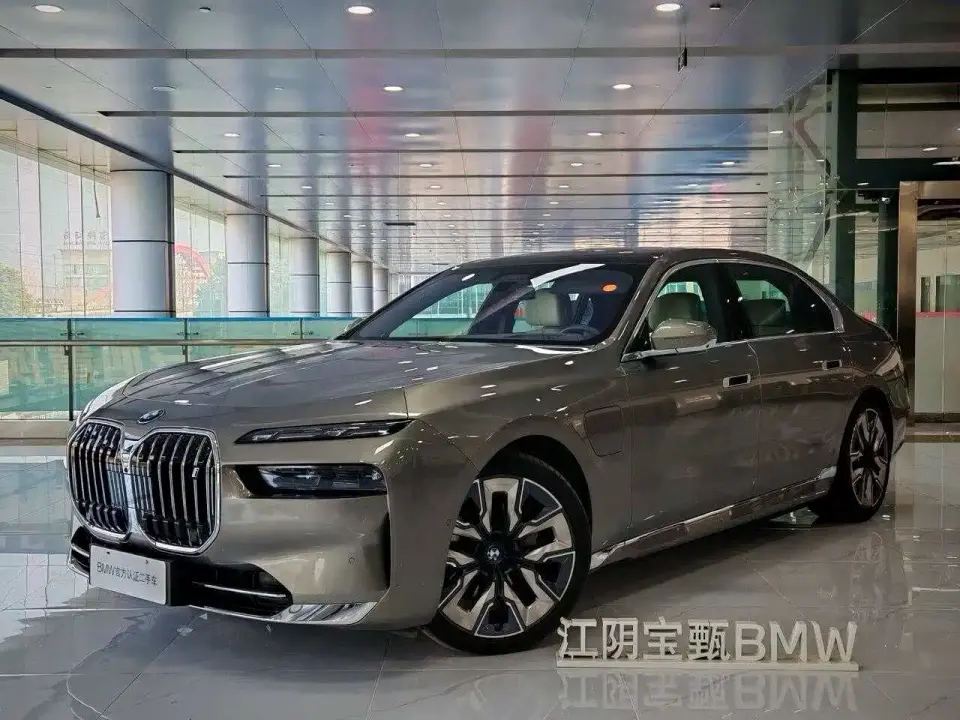 BMW i7 xDrive60L Luxury Package 2022