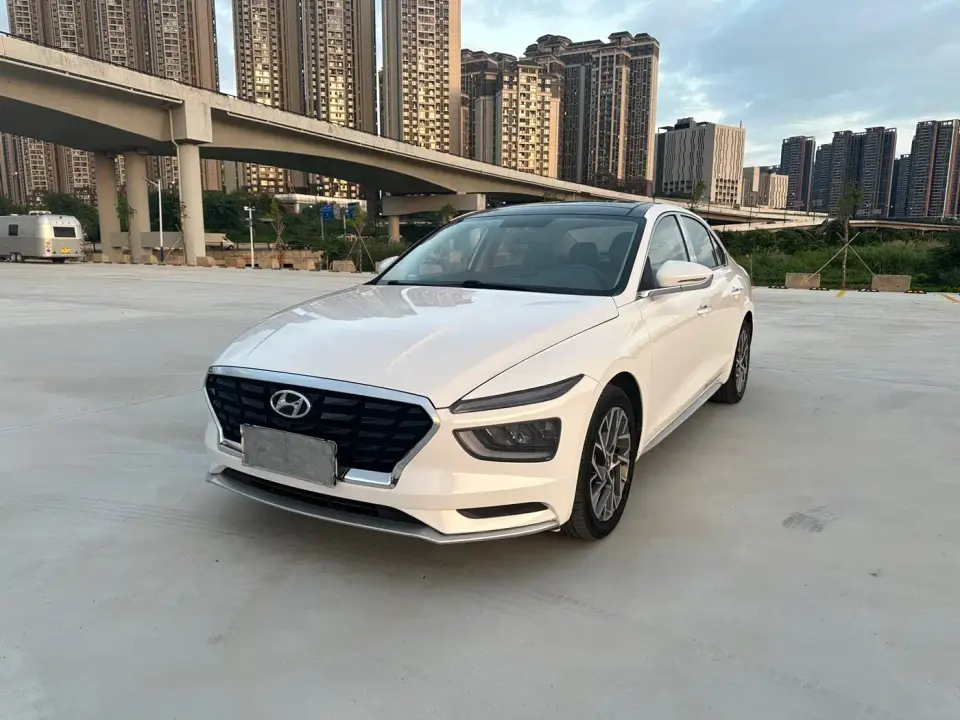 Hyundai Mistra 1.8L CVT GLX Elite 2022