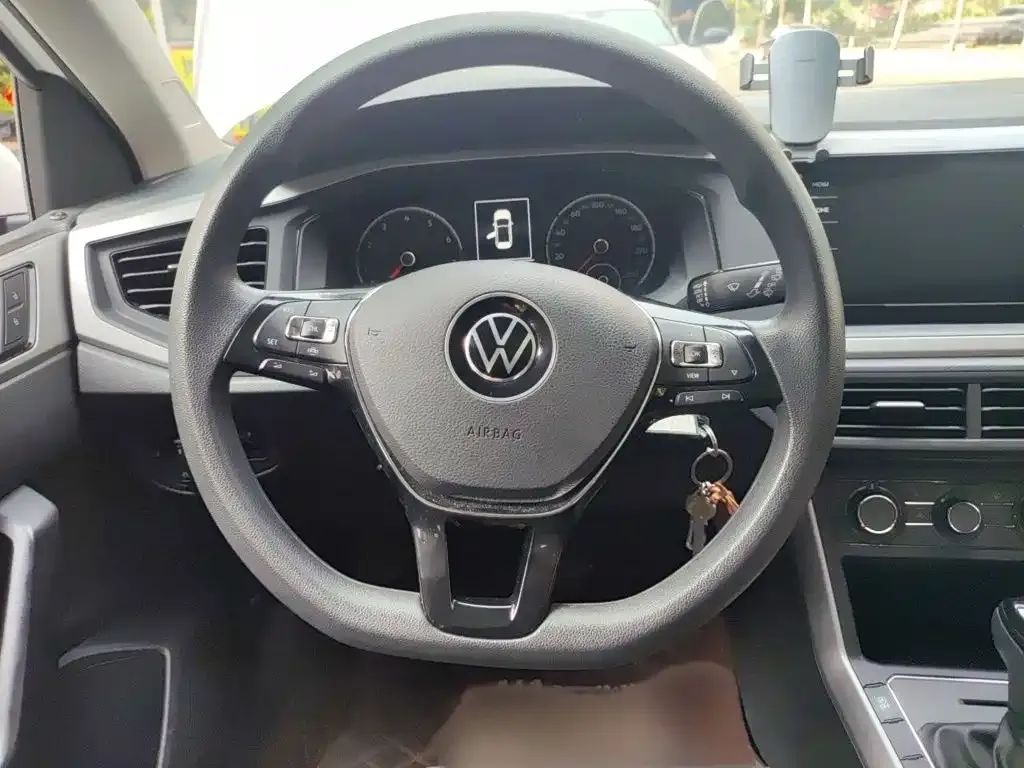 Volkswagen Polo Plus 1.5L Automatic Panorama Enjoyment Edition 2021 — фото 3