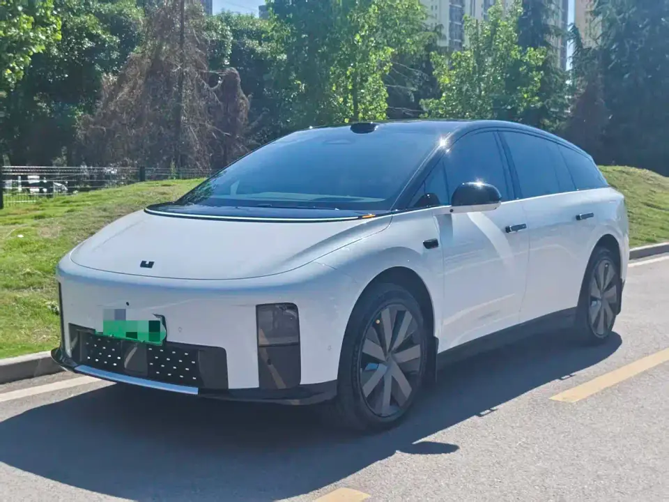 Li Auto i6 4WD Base Model 2025