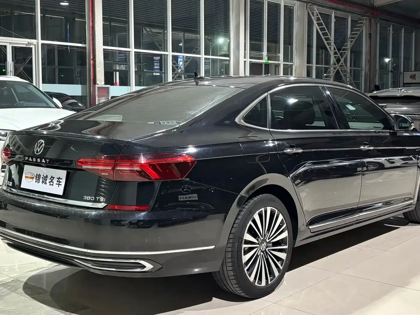 Volkswagen Passat Model 330TSI Luxury Edition 2021 — фото 4