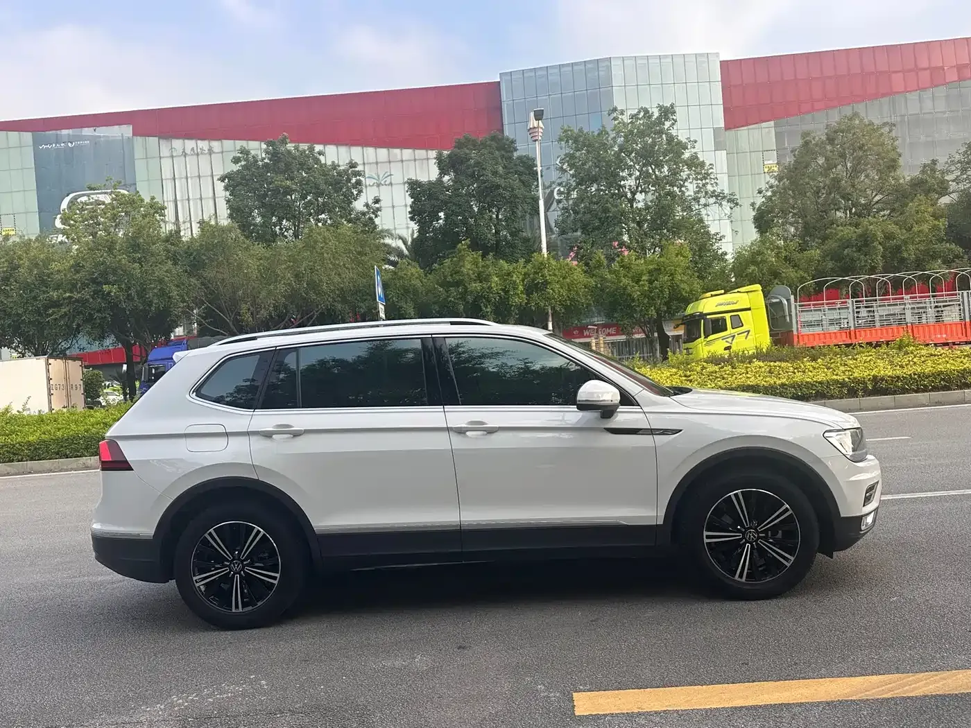Volkswagen Tiguan L 330TSI Automatic 2WD Smart 2021 — фото 15
