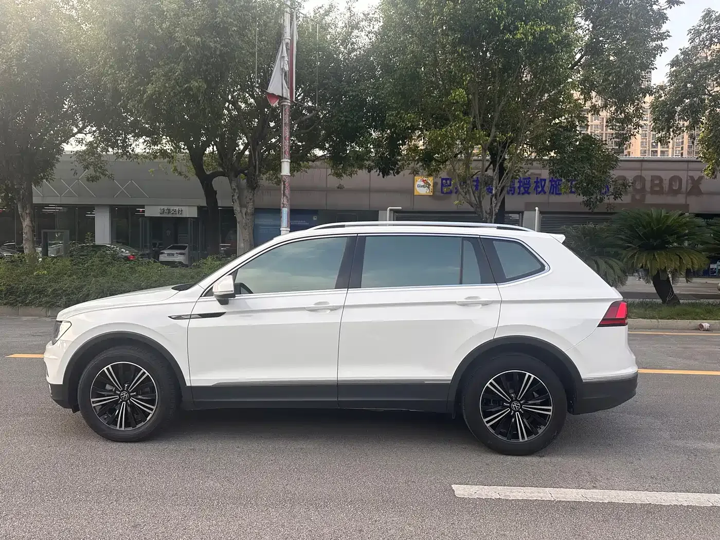 Volkswagen Tiguan L 330TSI Automatic 2WD Smart 2021 — фото 10
