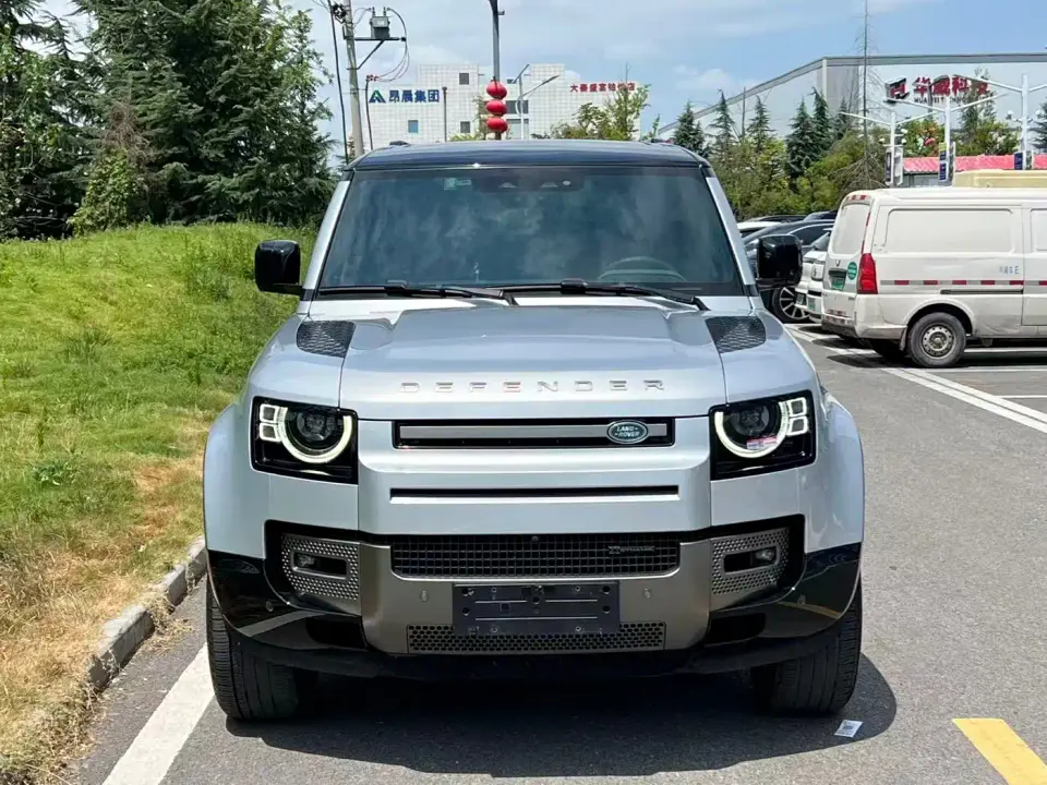 Land Rover Defender Model 110 3.0T P400 X-DYNAMIC HSE 2023