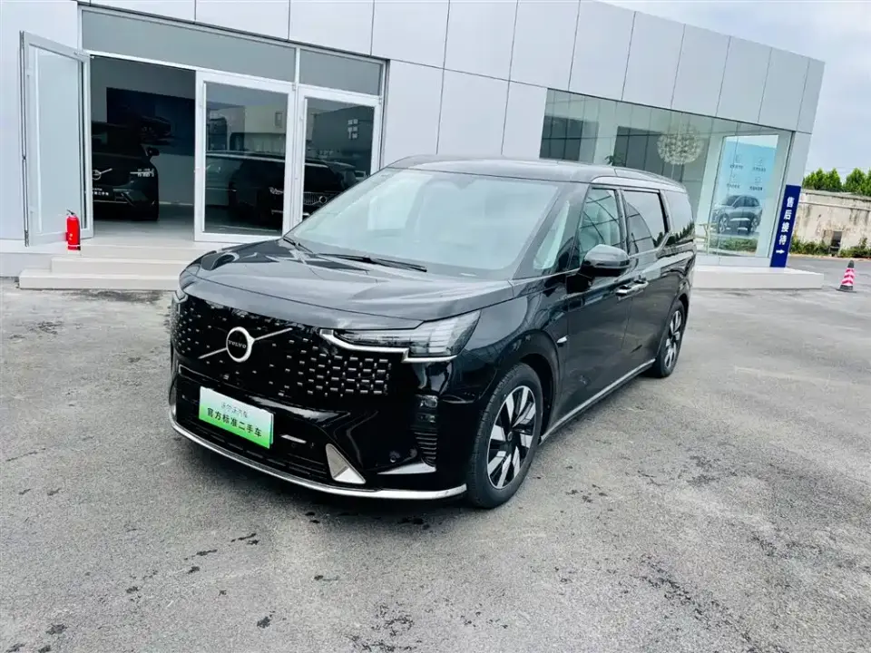 Volvo EM90 Ultra Six-Seater 2024