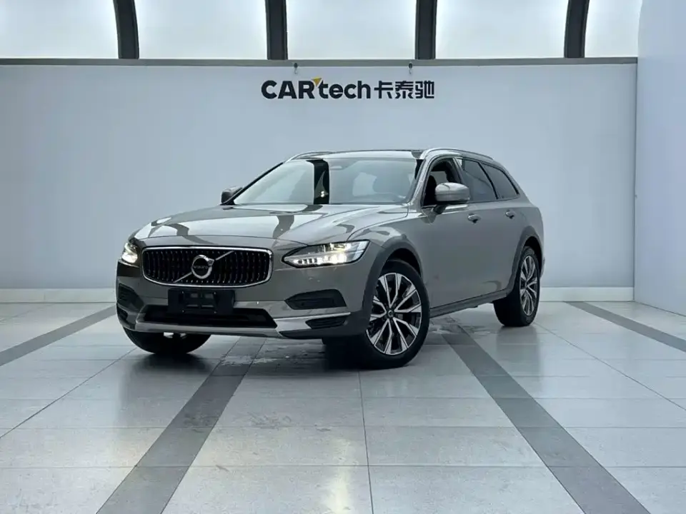 Volvo V90 Cross Country B5 AWD Momentum 2023
