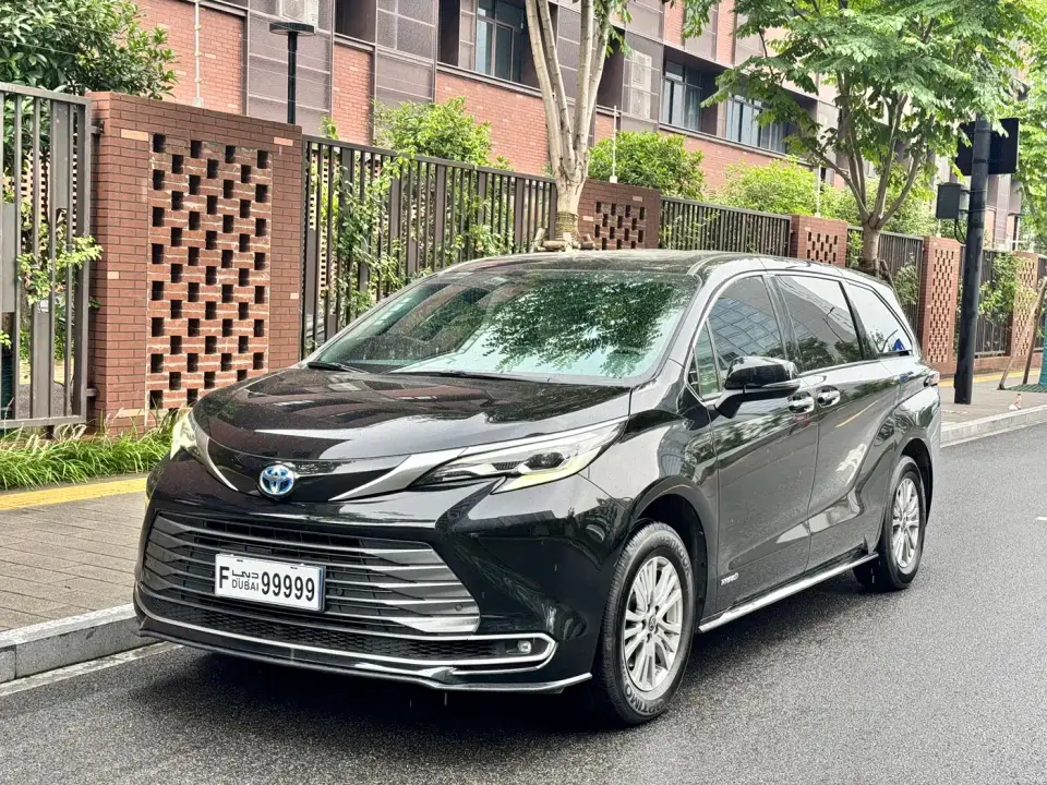 Toyota Sienna 2.5L Hybrid Premium Edition 2022