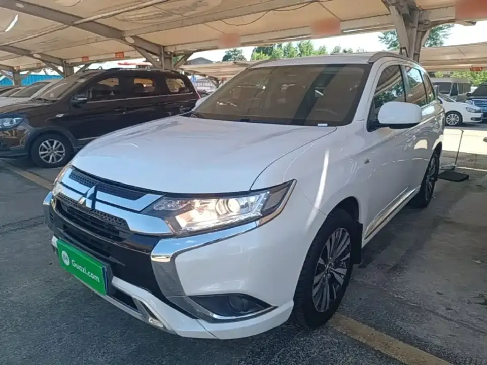 Mitsubishi Outlander 2.0L 2WD Smooth Ride Version 5-Seater 2021