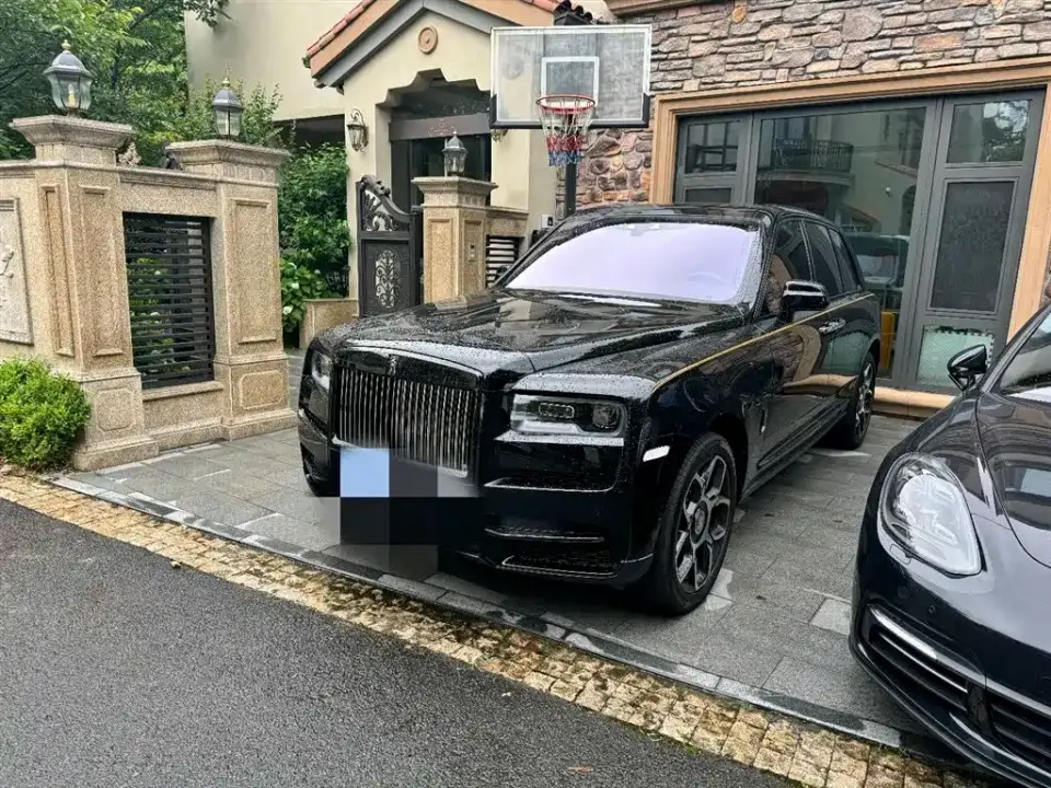 Rolls-Royce Cullinan Black Badge 2023