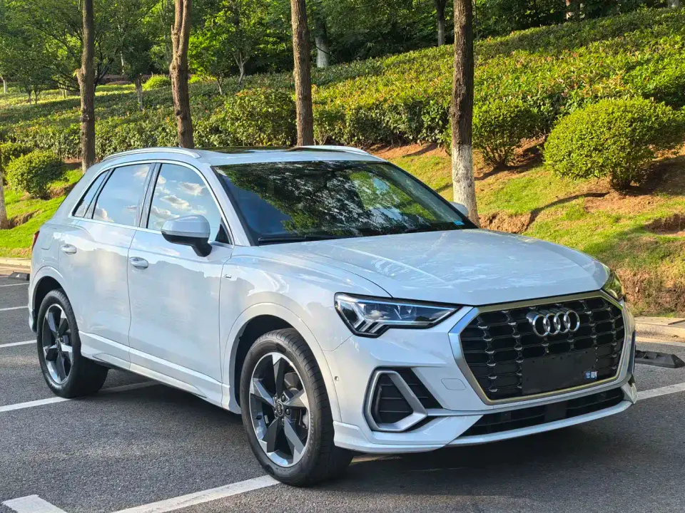 Audi Q3 35 TFSI Fashion Dynamic (1.4T) 2023