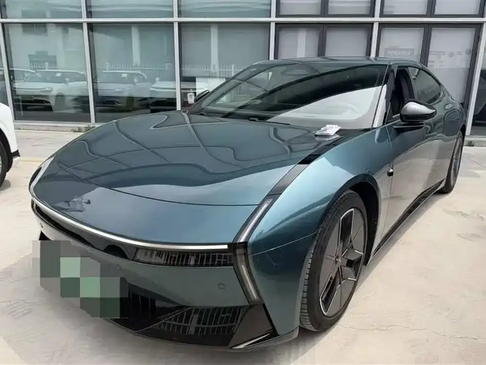 XPeng P7 702km Long Range Edition 2025