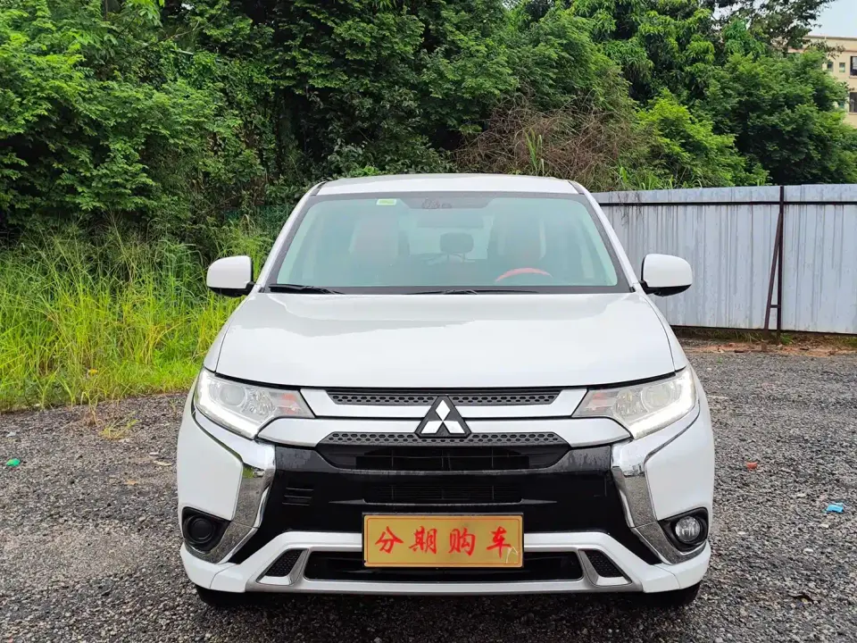 Mitsubishi Outlander 2.0L 2WD Smooth Ride Version 5-Seater 2022