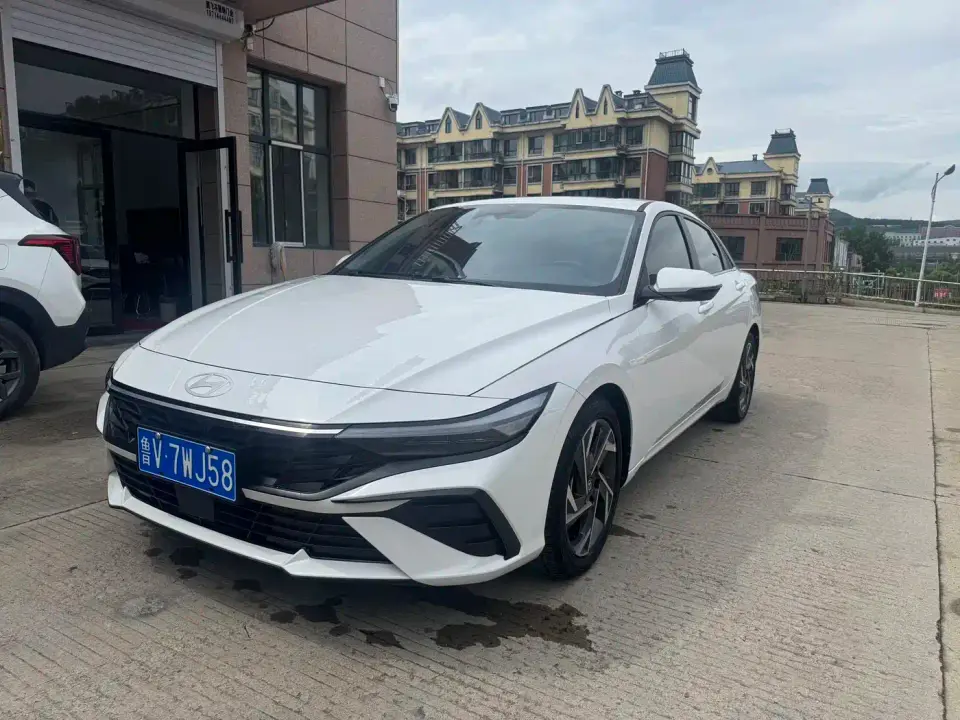 Hyundai Elantra Model 1.5L CVT LUX Premium Edition 2023