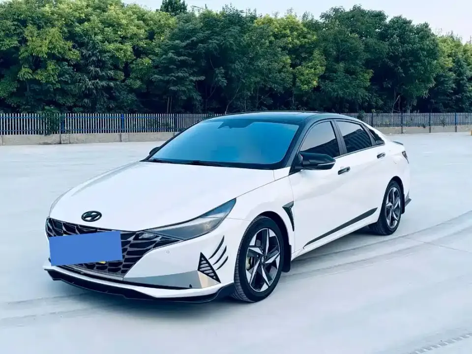 Hyundai Elantra 1.5L CVT LUX Premium Edition 2022