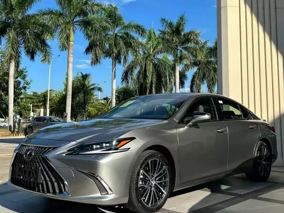 Lexus ES 300h Excellence Edition 2023