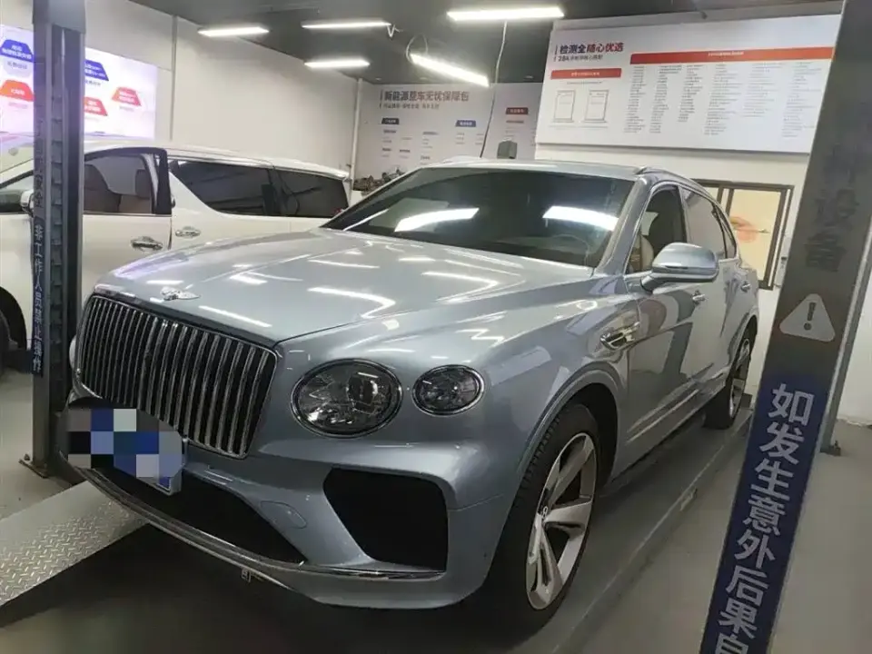 Bentley Bentayga 4.0T V8 Long Wheelbase Version 2023
