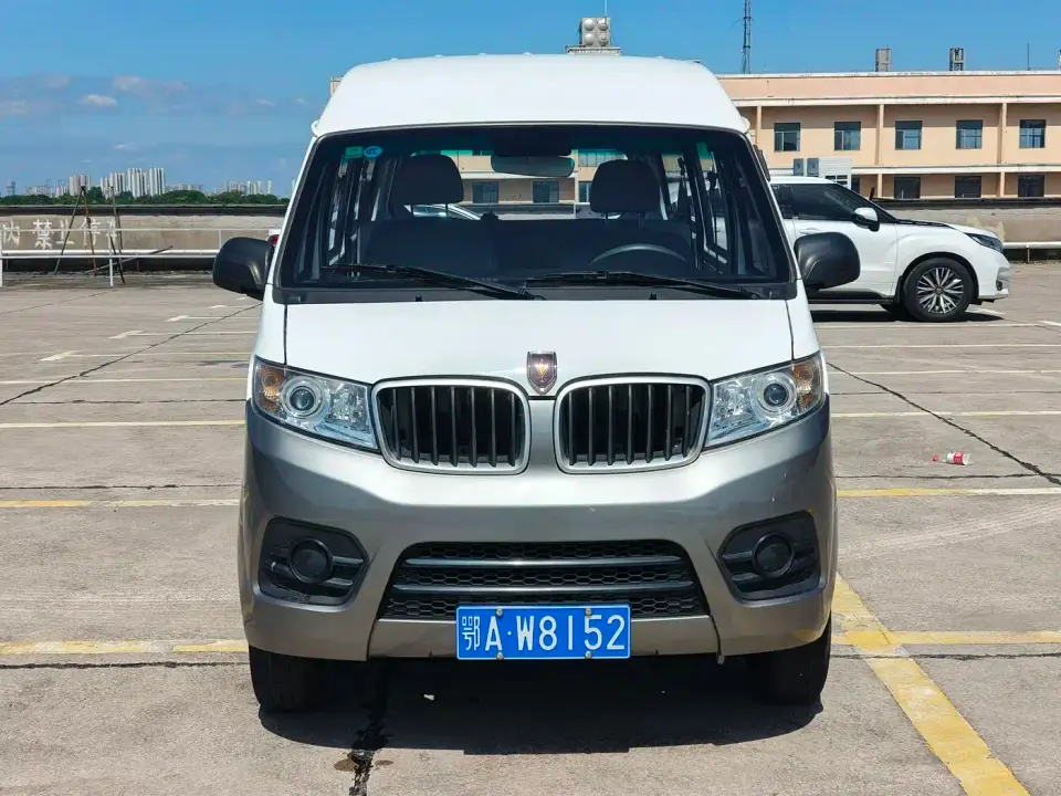 Jinbei New Hiace X30L 1.5L Fortune Bus 5/6/7-seater Central AC Version SWC15M 2023