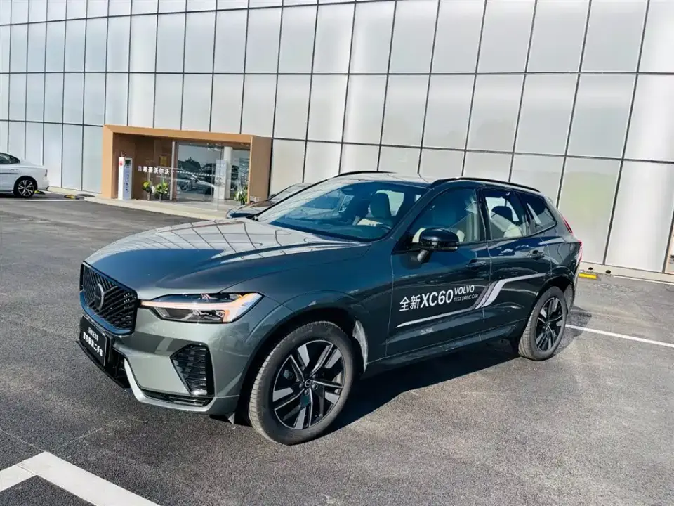 Volvo XC60 B5 AWD Zhiyuan Sport Edition 2025