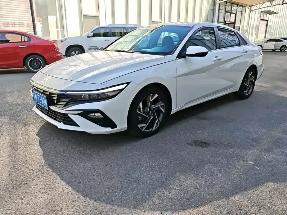 Hyundai Elantra 1.5L CVT GLS Premium 2023