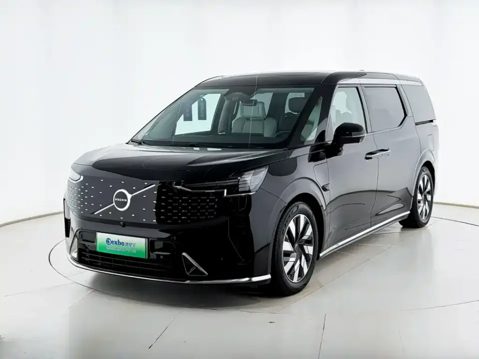 Volvo EM90 Ultra Six-Seater 2024