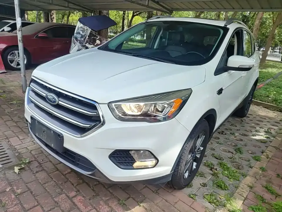 Ford Kuga EcoBoost 180 2WD Platinum Wing Edition China VI 2020