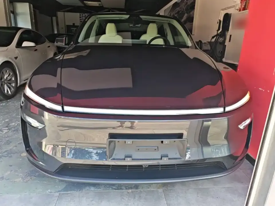 Tesla Model Y Model Long Range All-Wheel Drive Launch Edition 2025