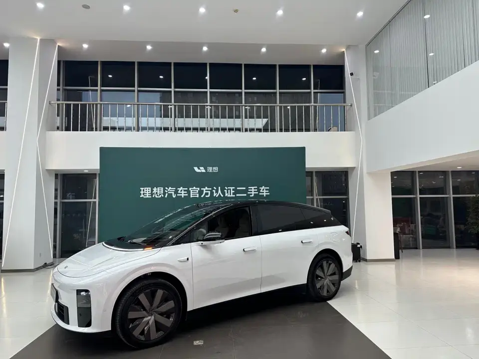 Li Auto i6 4WD Base Model 2026