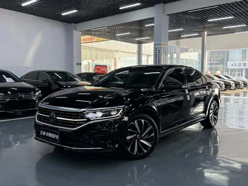 Volkswagen Passat Facelift 330TSI Luxury Edition 2023